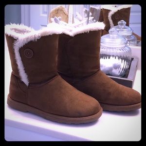 Size 8 faux suede winter boots